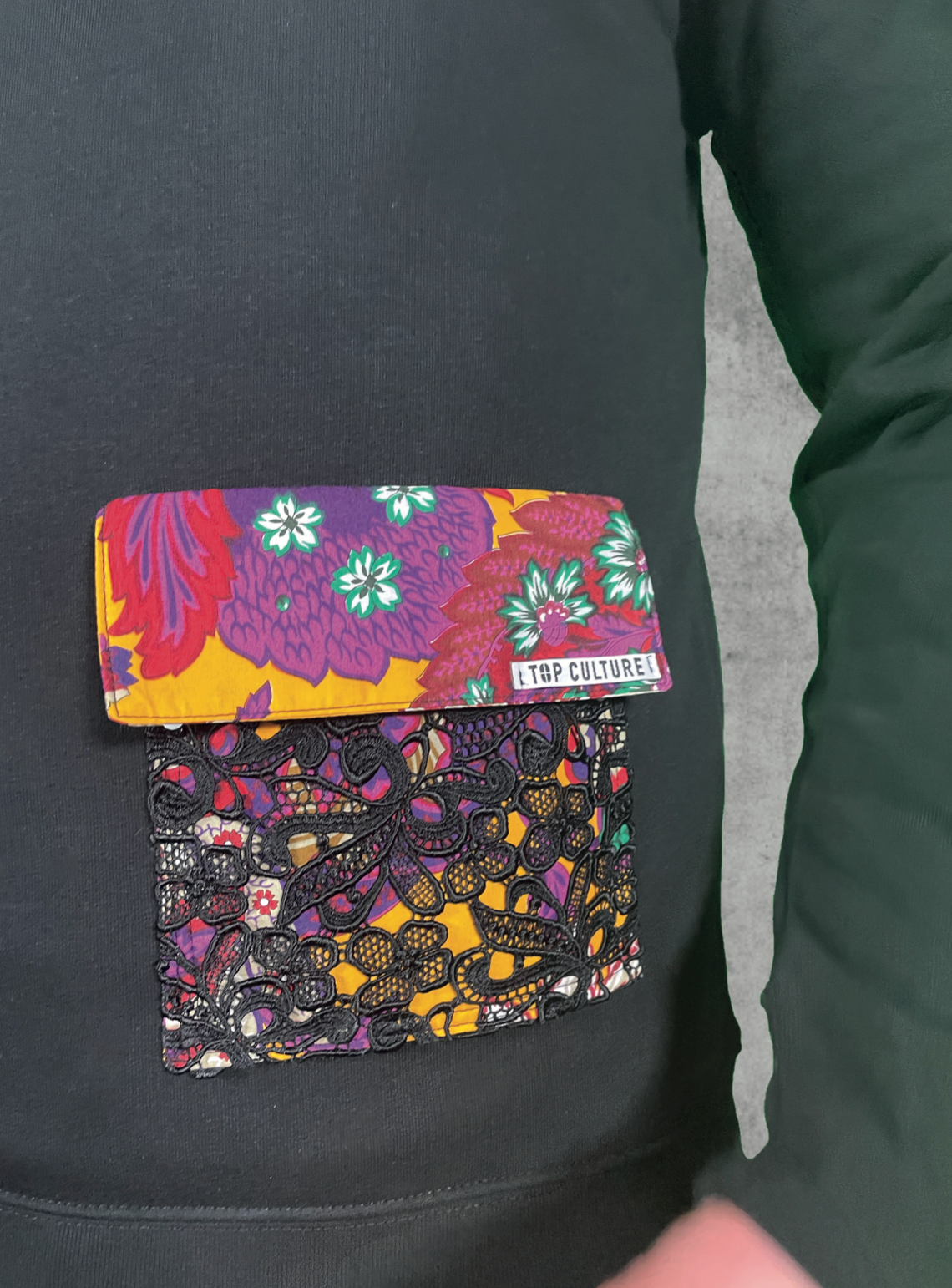 Upcycled sweater 3 pockets